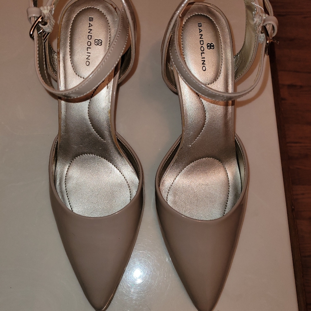 BANDOLINO, sz 7M Heels, EUC